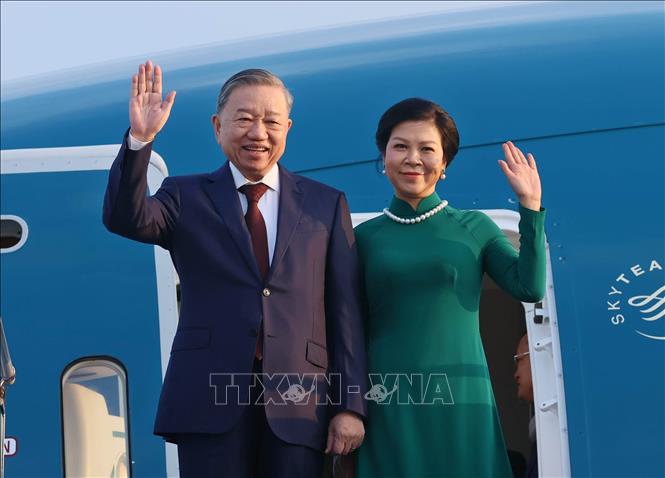Tổng Bí thư Tô Lâm và Phu nhân lên đường thăm chính thức Malaysia - Ảnh: TTXVN