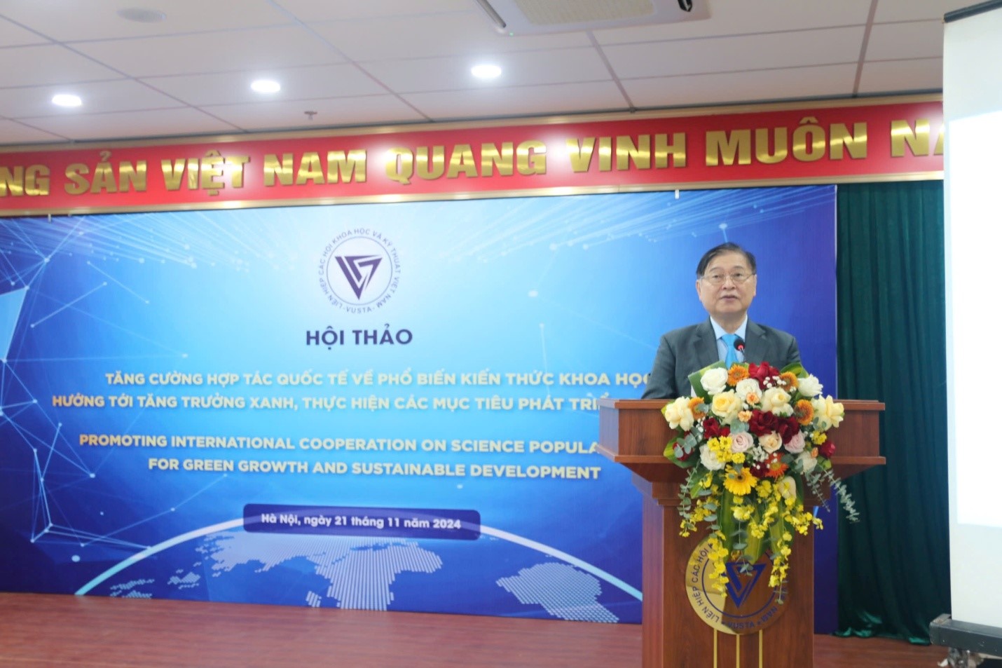 TSKH. Phan Xuân Dũng, Chủ tịch Liên hiệp các Hội Khoa học và Kỹ thuật Việt Nam, phát biểu khai mạc hội thảo.