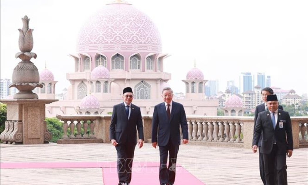 Lễ đón trọng thể Tổng Bí thư Tô Lâm và Phu nhân thăm chính thức Malaysia - Ảnh: TTXVN