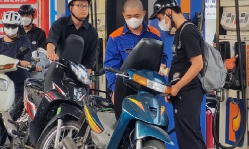 Giá xăng dầu tiếp tục giảm