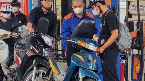 Giá xăng dầu tiếp tục giảm