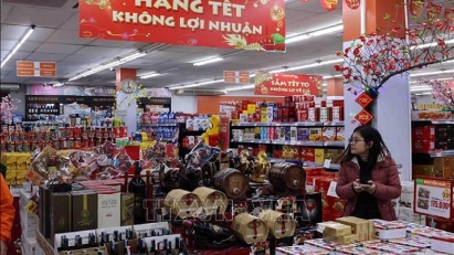 Ministry seeks measures to ensure affordable goods and sufficient supply for Tet