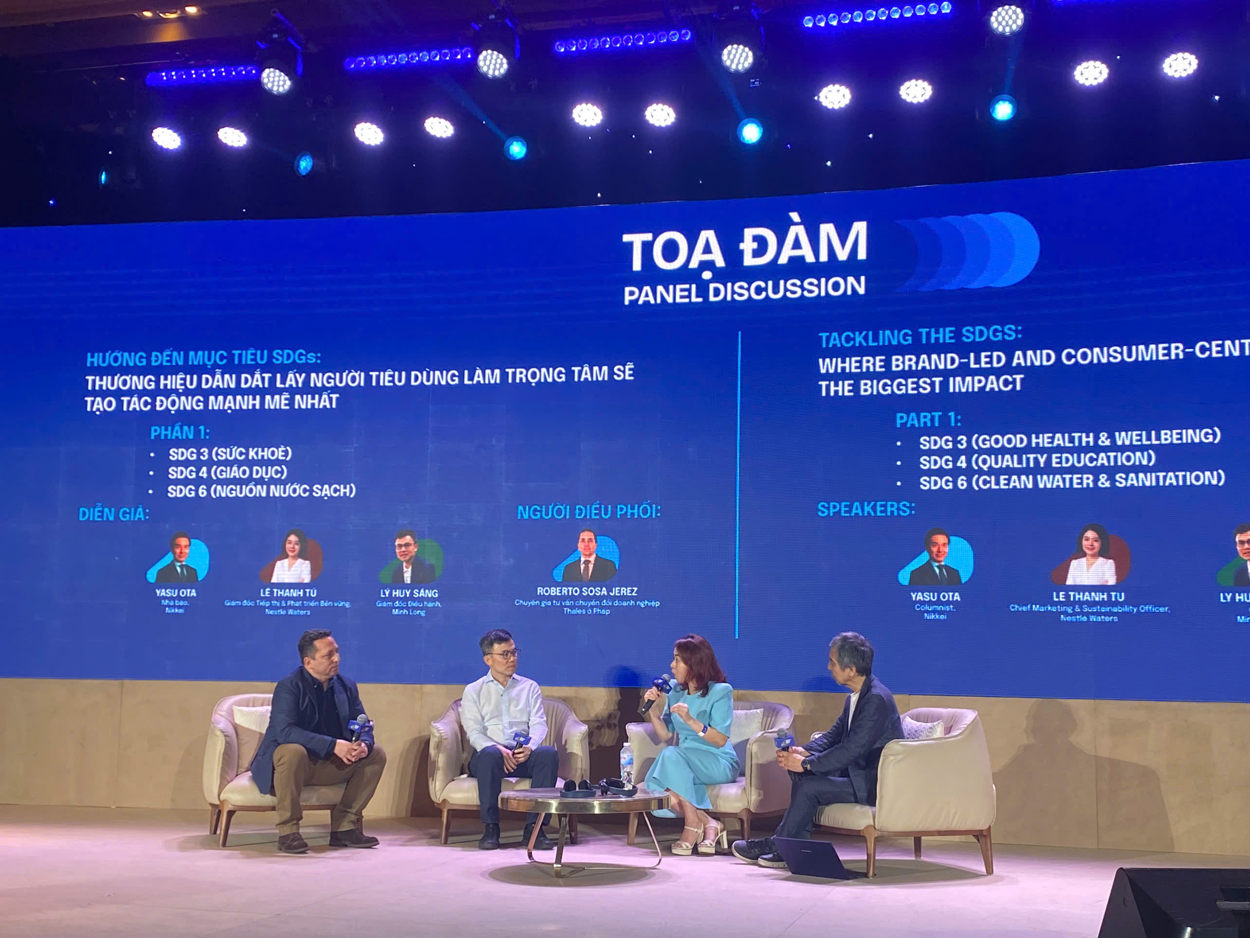Các diễn giả chia sẻ kinh nghiệm trong định hướng phát triển bền vững của doanh nghiệp tại phiên thảo luận.