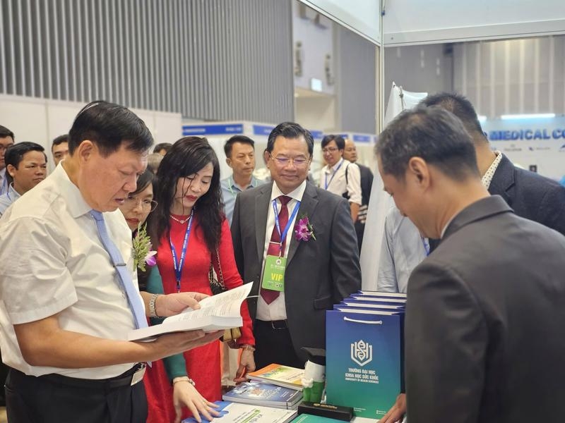 VIETRAMED EXPO showcasing traditional Vietnamese medicine and medicinal herbs