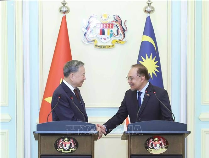 Vietnam & Malaysia target $18 bln in bilateral trade