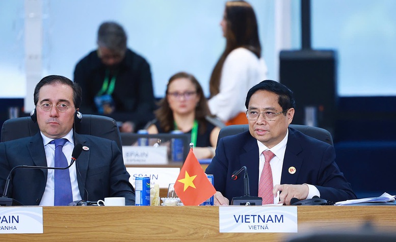 Thủ tướng Chính phủ Phạm Minh Chính phát biểu tại Phiên thảo luận về phát triển bền vững và chuyển đổi năng lượng trong khuôn khổ Hội nghị thượng đỉnh G20 - Ảnh: VGP