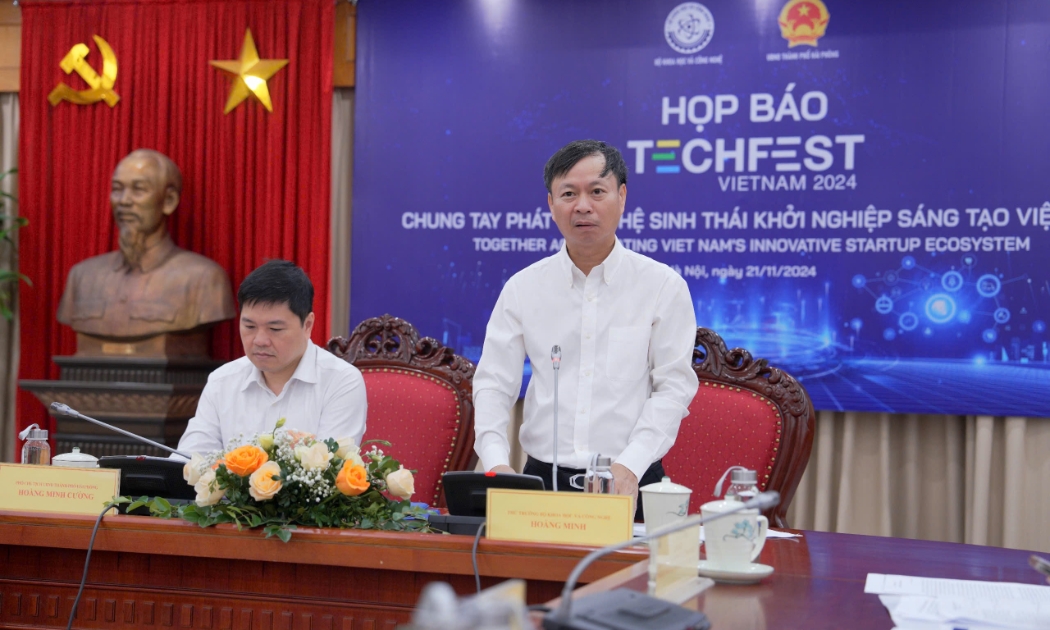 Ông Hoàng Minh, Thứ trưởng Bộ Khoa học và Công nghệ phát biểu tại họp báo TechFest Việt Nam 2024
