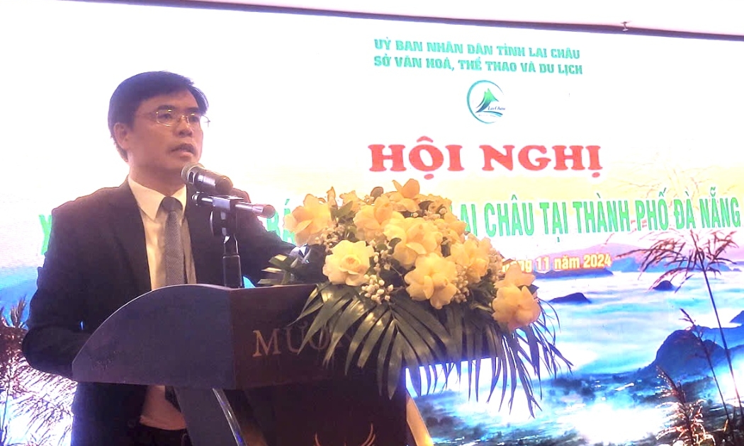 Ông Trần Quang Kháng, Phó Giám đốc Sở Văn hóa, Thể thao và Du lịch tỉnh Lai Châu phát biểu khai mạc hội nghị. Ảnh Ngô Anh Văn
