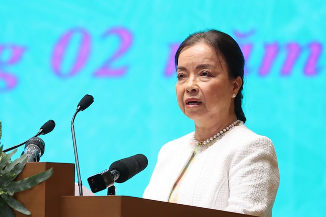 Bà Nguyễn Thị Mai Thanh là Kỹ sư ngành Điện lạnh (Đại học Kỹ thuật Karl-Marx-Stadt, Đức) gắn bó với REE từ năm 1993.