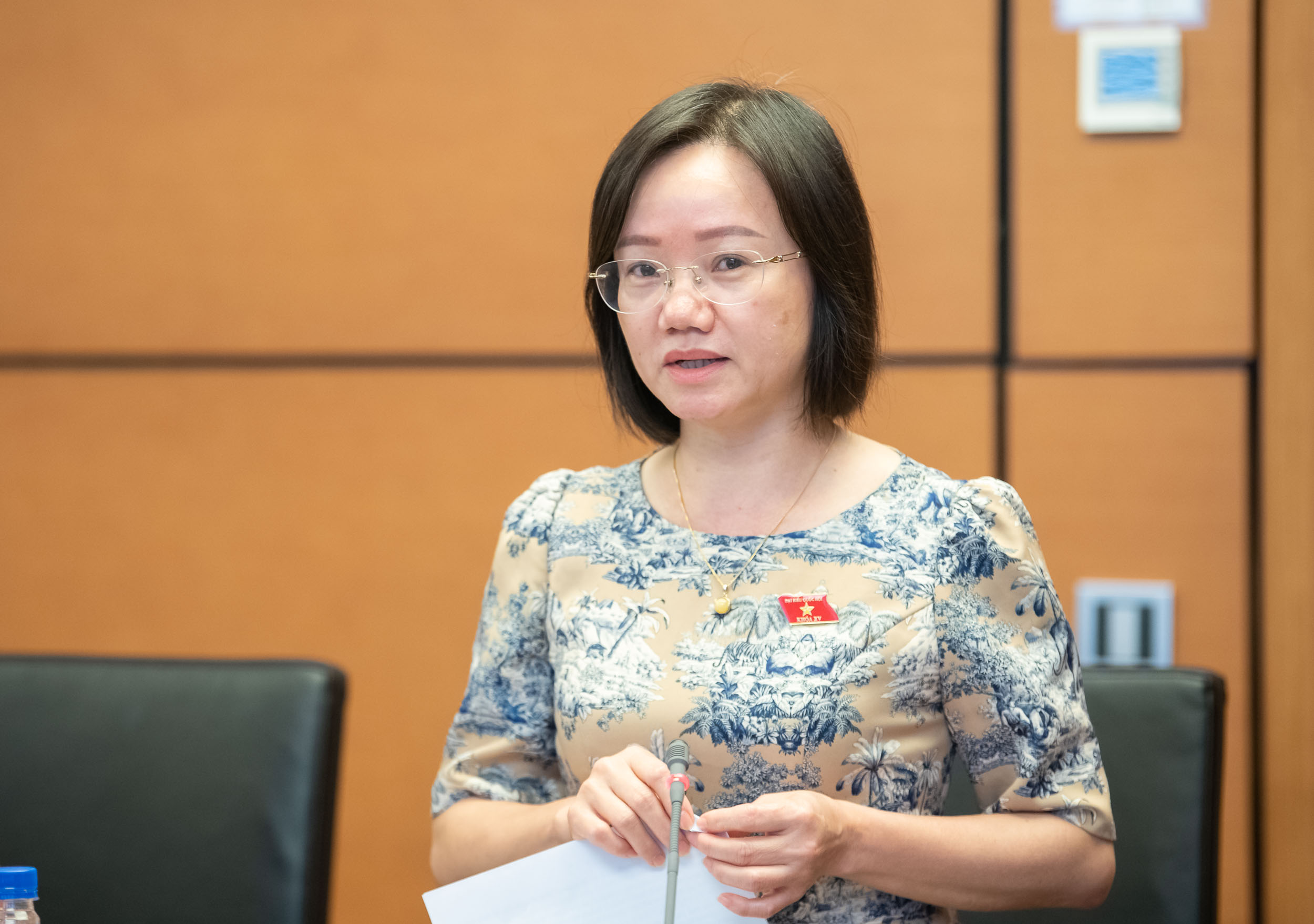 Đại biểu Thái Thị An Chung, đoàn Nghệ An phát biểu tại tổ.