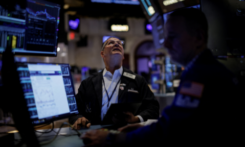 Chứng khoán Mỹ lập kỷ lục mới, giá dầu tăng 6% tuần này