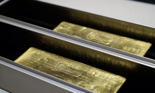 Giá vàng bùng nổ qua mốc 2.700 USD/oz dù đồng USD vẫn tăng