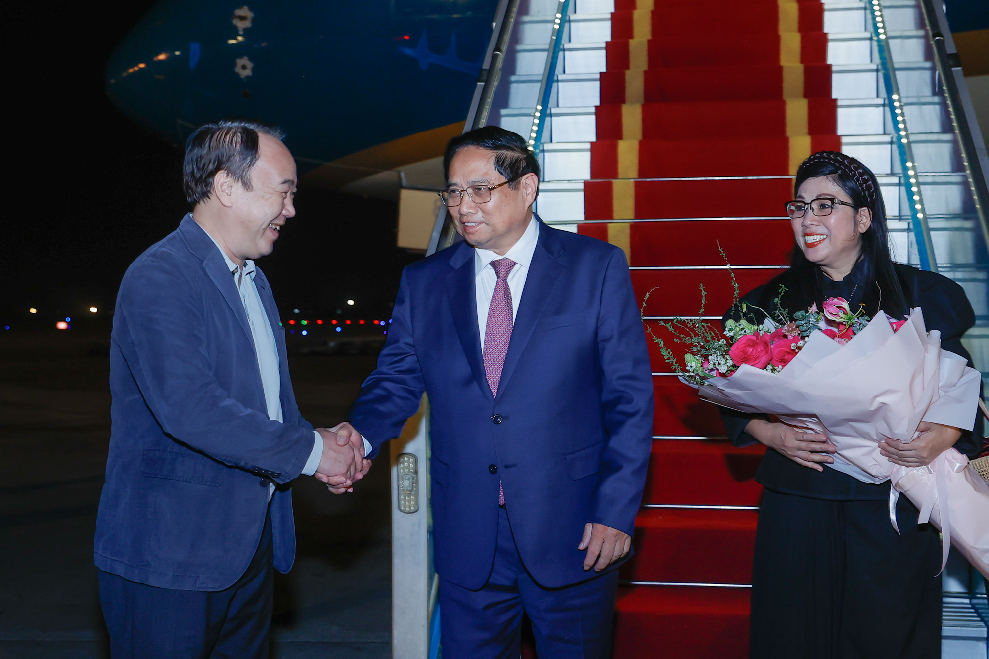 Thủ tướng Phạm Minh Chính và Phu nhân về tới Hà Nội, kết thúc chuyến công tác dự Hội nghị G20 và thăm chính thức Dominica - Ảnh: VGP