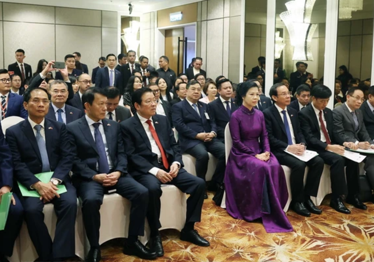 Phu nhân Tổng Bí thư Tô Lâm cùng lãnh đạo các bộ ngành và địa phương tại cuộc gặp. Ảnh: TTXVN.