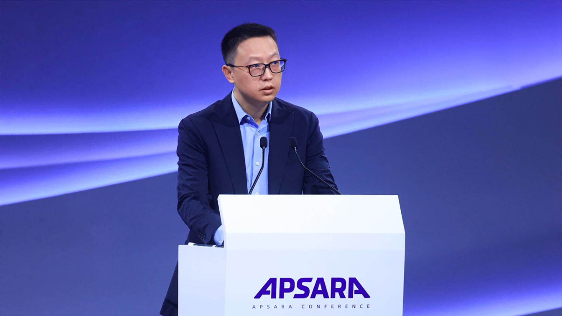 Ông Eddie Wu, Giám đốc Điều hành Tập đoàn Alibaba phát biểu tại Hội nghị Apsara 2024.
