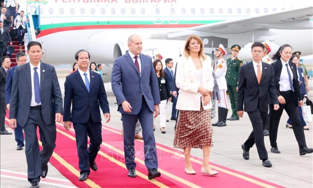 Tổng thống Bulgaria Rumen Radev và Phu nhân đến Hà Nội, bắt đầu thăm chính thức Việt Nam - Ảnh: TTXVN
