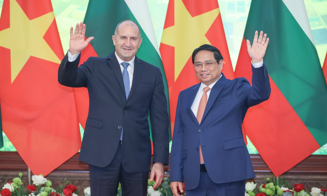 Thủ tướng Phạm Minh Chính và Tổng thống Bulgaria Rumen Radev - Ảnh: VGP