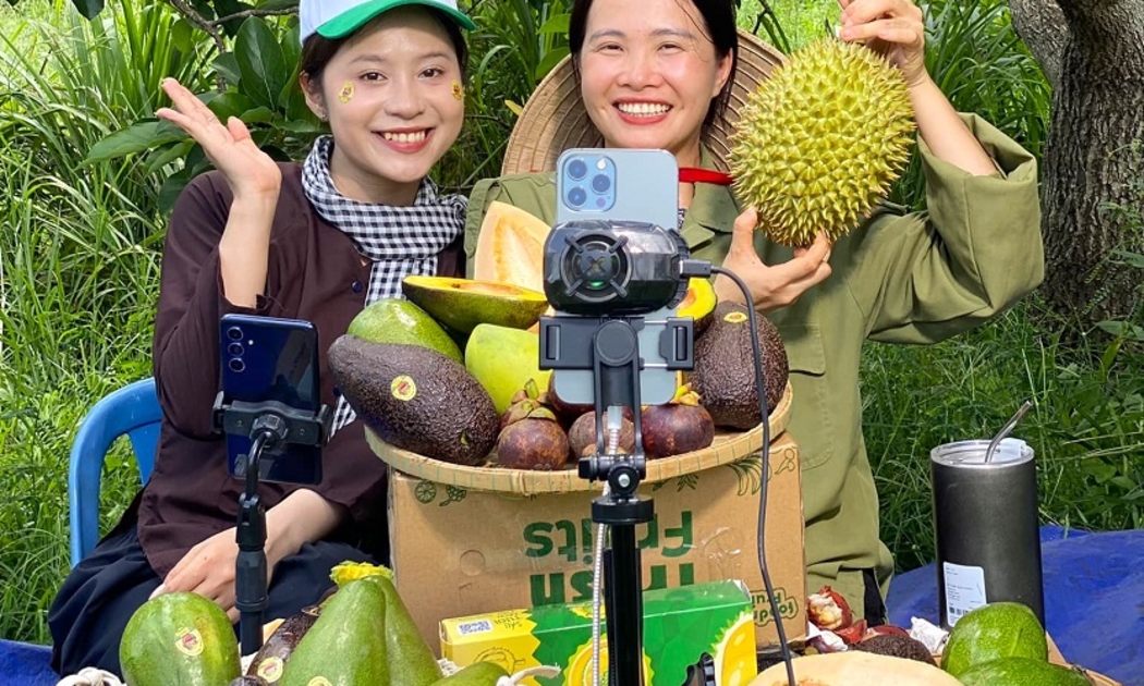 TikTok đã hỗ trợ người nông dân tham gia livestream bán trực tiếp sản phẩm.