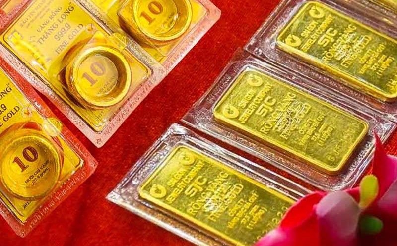 Domestic gold prices fall amid global downtrend