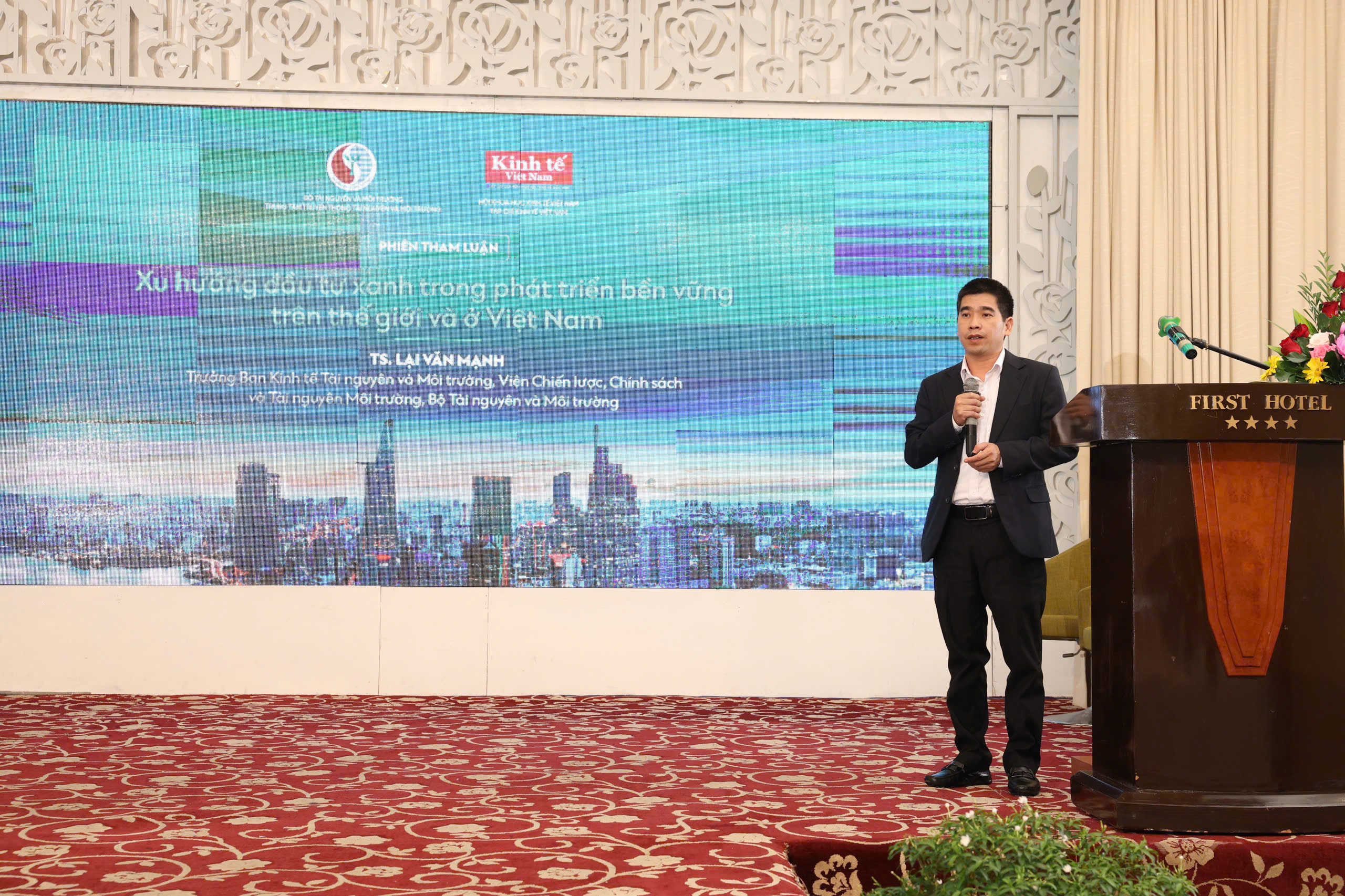 Để phát triển xanh, tăng trưởng xanh thực sự lan rộng và hiệu quả hơn, theo TS Lại Văn Mạnh thì đầu tư công của Chính phủ trong vấn đề xanh hóa là quan trọng và dẫn dắt xu hướng - Ảnh: VNE.