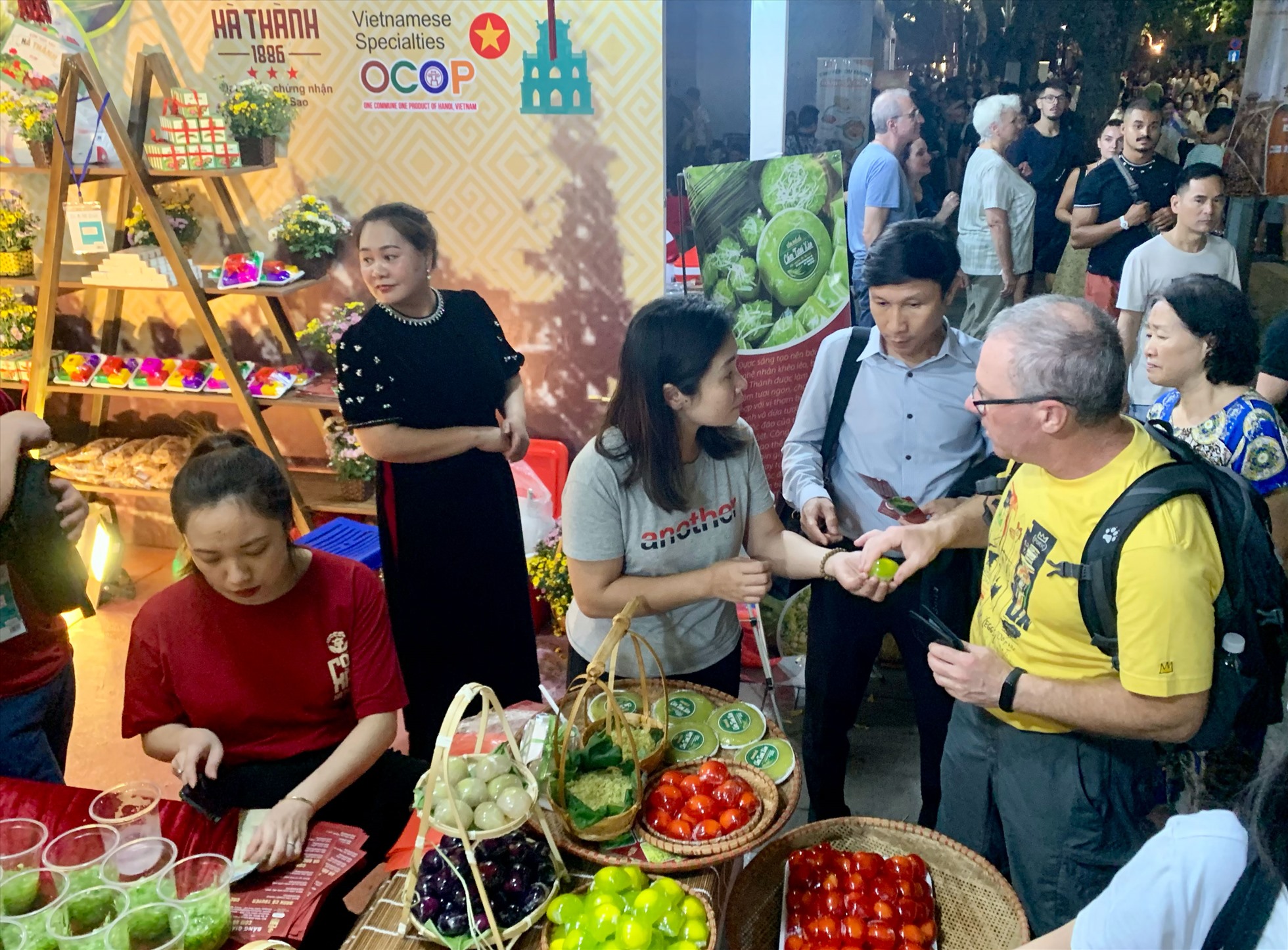 Lễ hội sẽ là cầu nối để người dân và du khách có thể tiếp cận những sản phẩm làng nghề và sản phẩm đại chúng trên địa bàn Hà Nội.