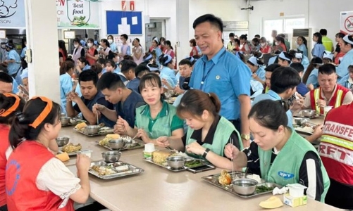 Người lao động nước ngoài có hợp đồng lao động từ 12 tháng trở lên tại Việt Nam được gia nhập công đoàn
