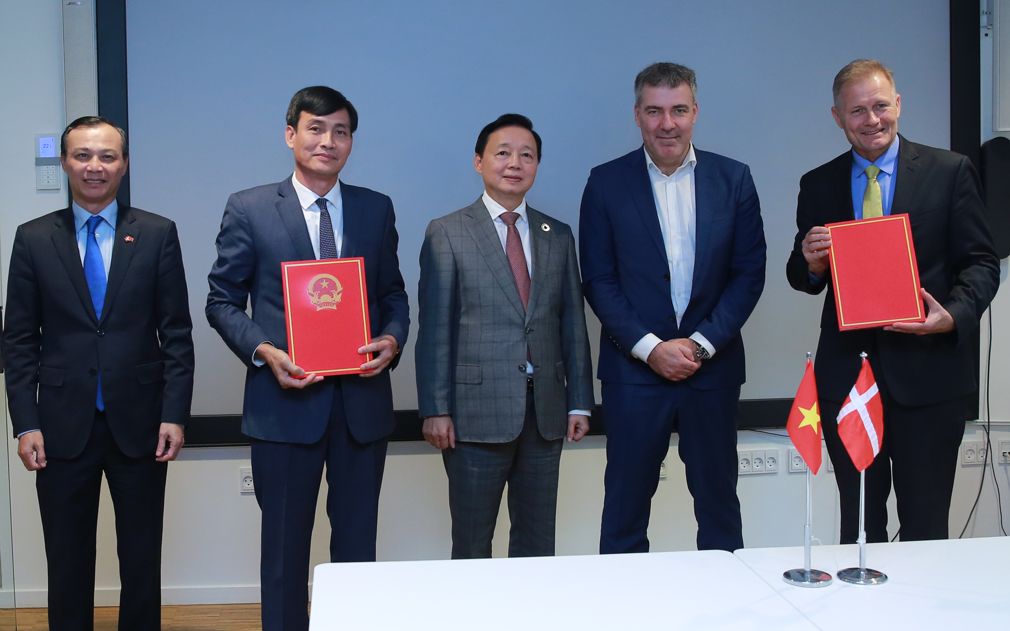 Ph&oacute; Thủ tướng Trần Hồng H&agrave; v&agrave; Bộ trưởng Lars Aagaard đ&atilde; chứng kiến Lễ trao đổi Kế hoạch h&agrave;nh động chung giai đoạn 2024 - 2025 trong khu&ocirc;n khổ Đối t&aacute;c Chiến lược Xanh v&agrave; Đối t&aacute;c To&agrave;n diện Việt Nam - Đan Mạch. Ảnh: VGP