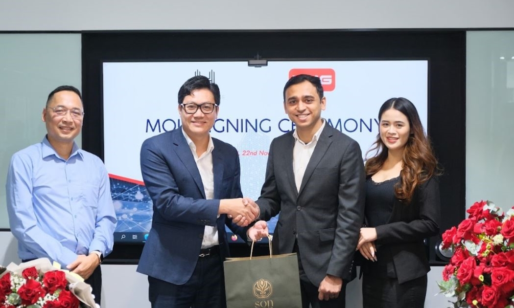 Đại diện VMG Media và HyperVerge tại buổi ký kết hợp tác.