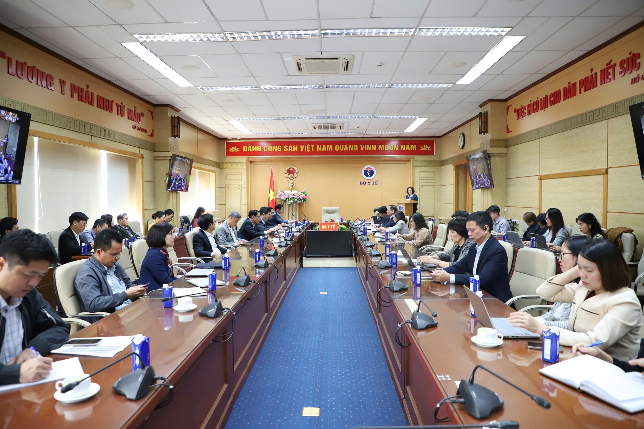 Bộ Y tế họp về công tác phòng, chống dịch bệnh truyền nhiễm, ngày 28/11. Ảnh: Hà Quyên.