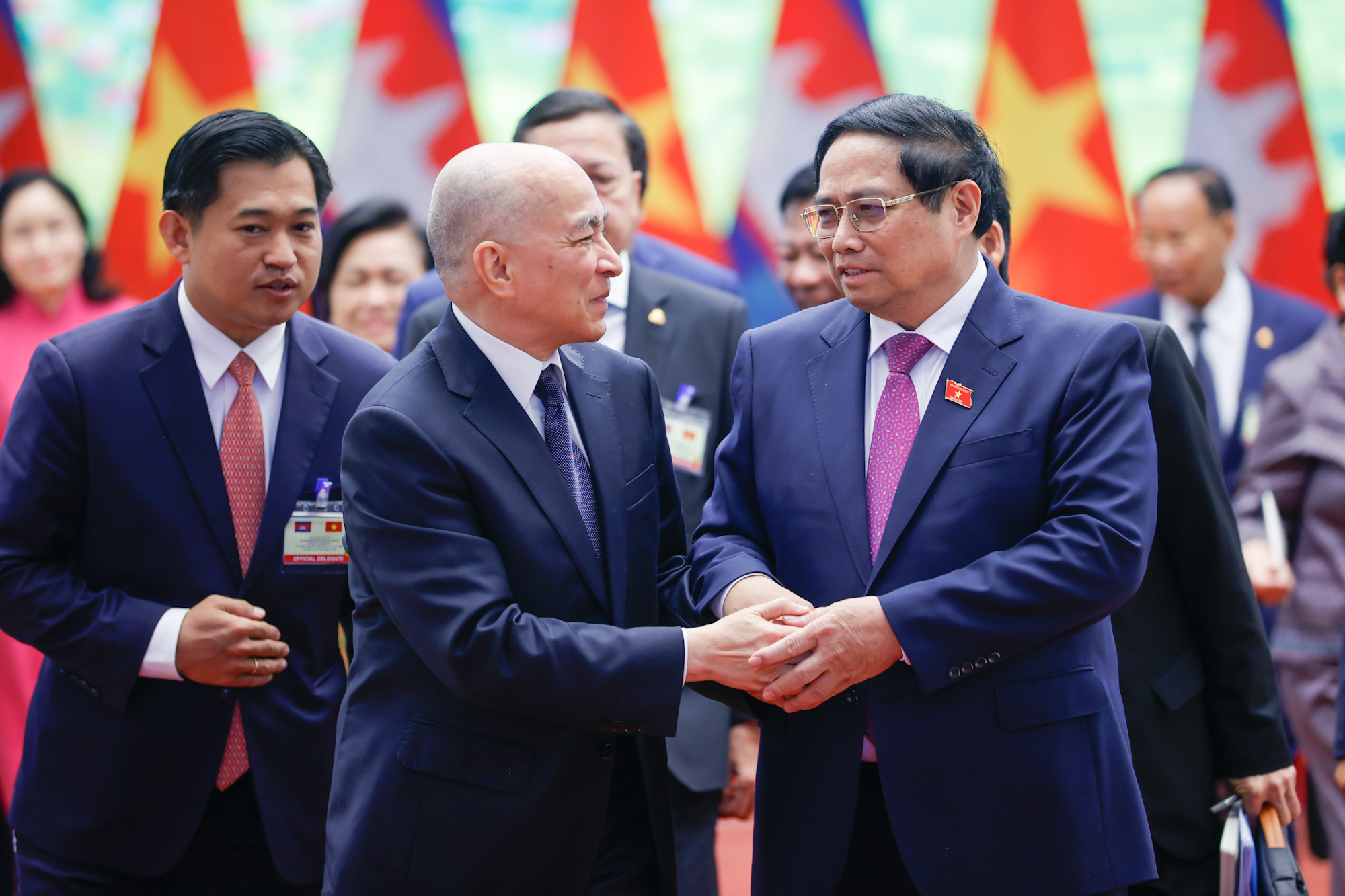 Thủ tướng Phạm Minh Chính và Quốc vương Campuchia Norodom Sihamoni - Ảnh: VGP