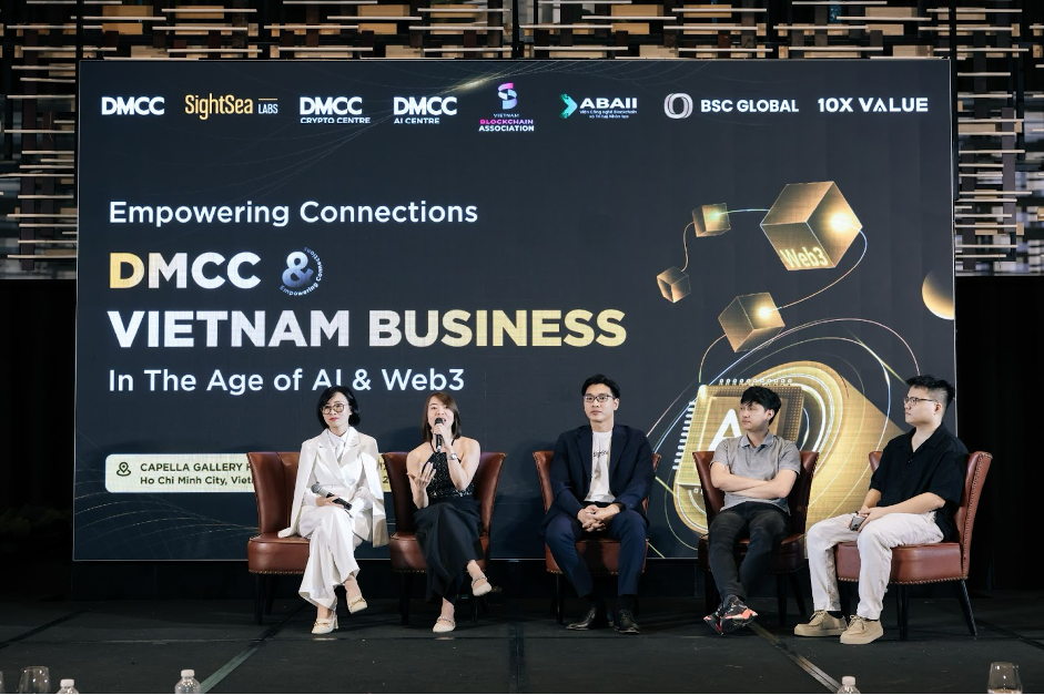 Phần thảo luận sôi nổi của các khách mời đặc biệt trong chương trình  