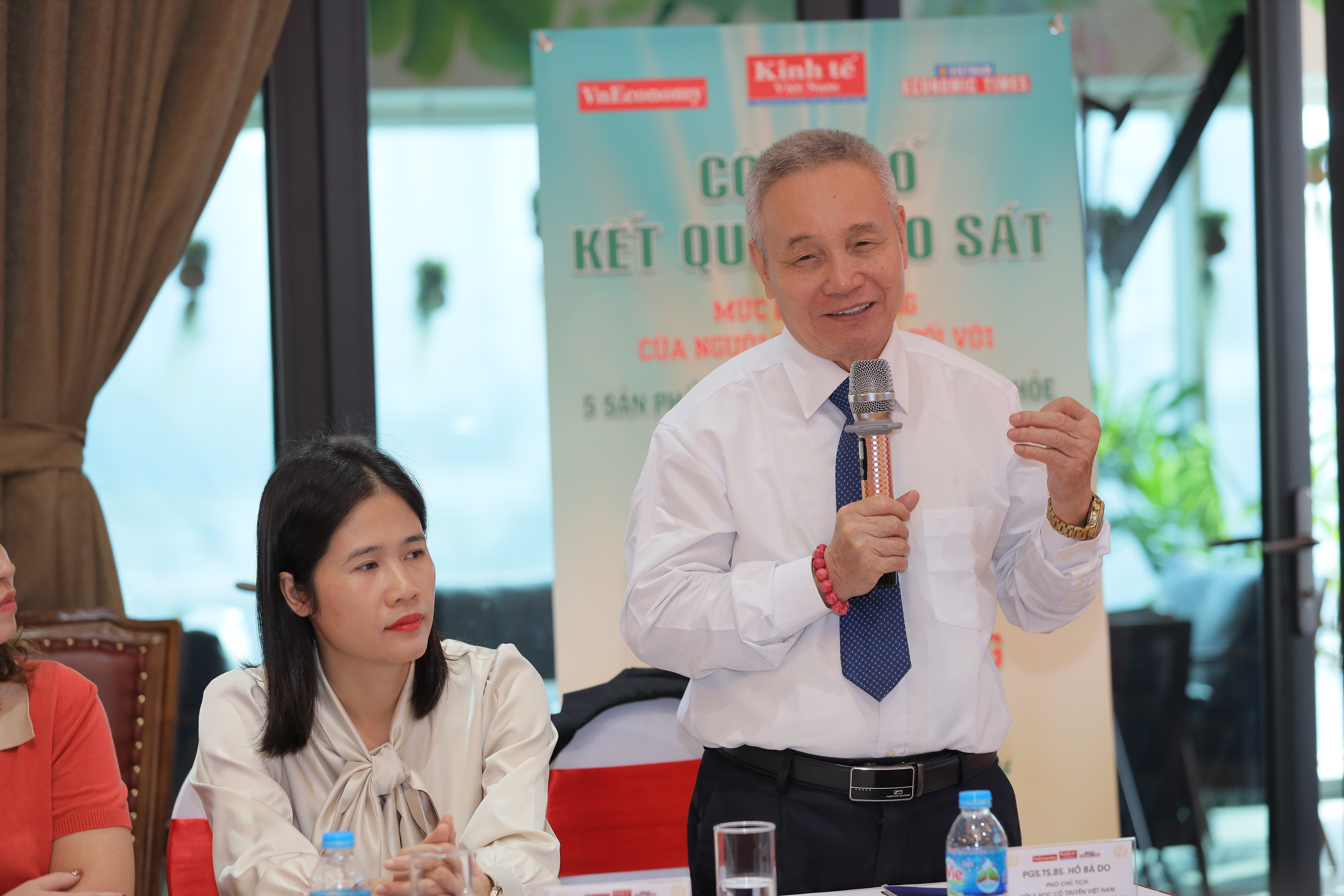 PGS.TS.BS. Hồ Bá Do, Phó chủ tịch Hội Y học cổ truyền Việt Nam, Chủ tịch kiêm Viện trưởng Viện Nghiên cứu chăm sóc sức khỏe, chủ động phát biểu tại tọa đàm.