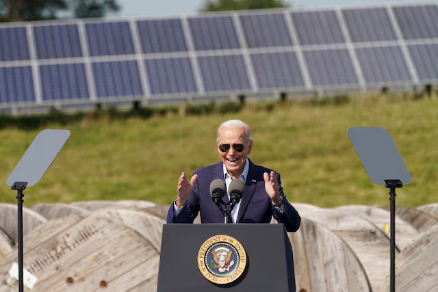 Tổng thống Mỹ Joe Biden phát biểu trong chuyến thăm công ty ở Westby, Wisconsin, Mỹ ngày 5/9/2024 - Ảnh: Reuters
