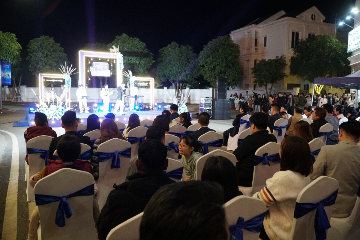 Đêm nhạc đẹp, nơi thanh âm ca từ hòa quyện cùng cảnh sắc thiên nhiên giữa phố núi Tây Bắc.