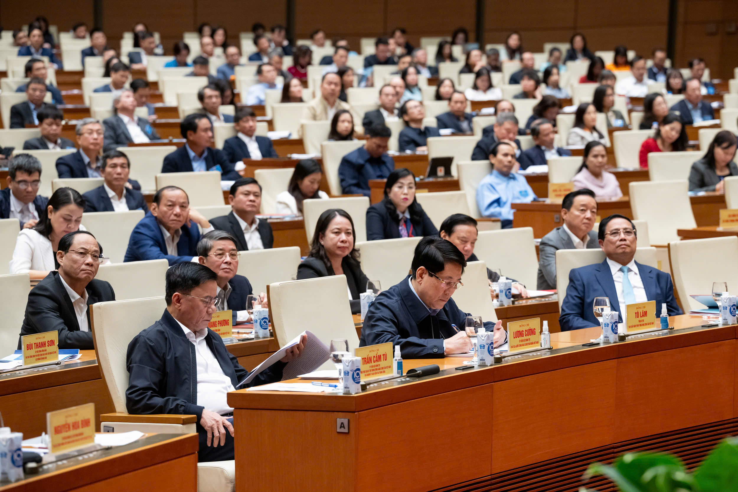 C&aacute;c đại biểu dự Hội nghị tại điểm cầu Hội trường Di&ecirc;n Hồng, Nh&agrave; Quốc hội. Ảnh: Quốc hội
