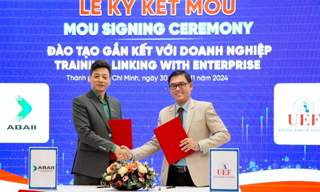 Đại diện ABAII và Trường UEF ký kết MOU về hợp tác đào tạo, sáng 30/11.