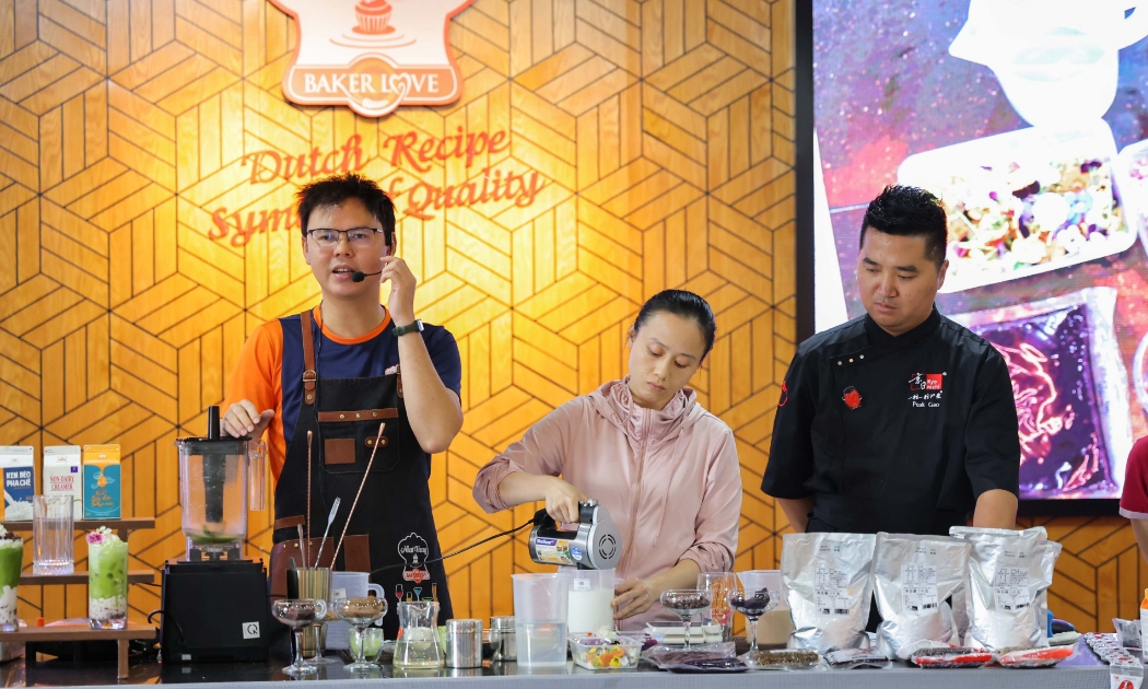 Anh Đặng Minh Trường, bartender của Nhất Hương đồng hành cùng những doanh nghiệp, chủ quán vừa và nhỏ trên cả nước. Ảnh: Nhất Hương