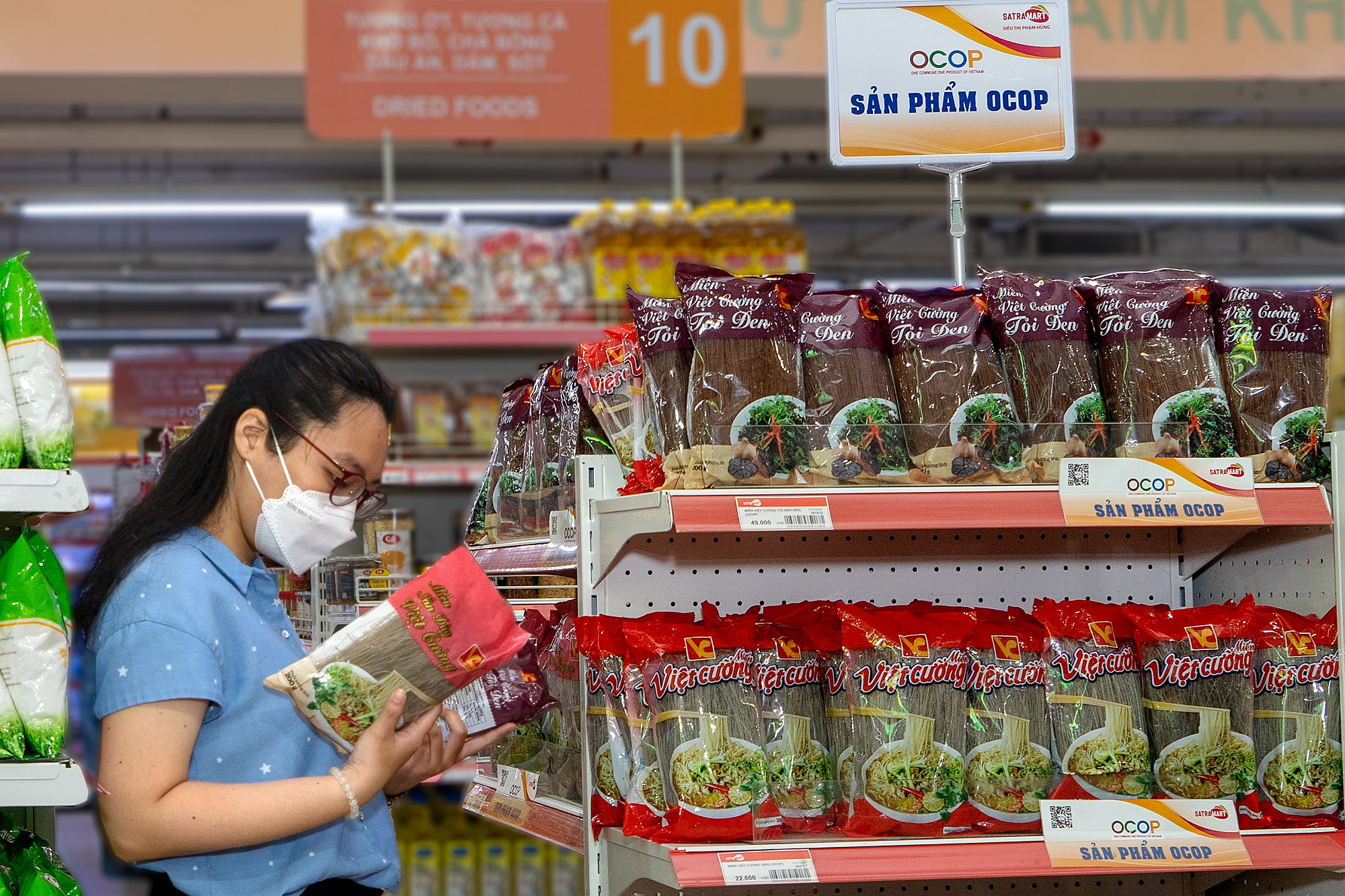 Để tạo điểm nhấn, các siêu thị có một bảng riêng, chỉ rõ đây là những sản phẩm OCOP của các địa phương.