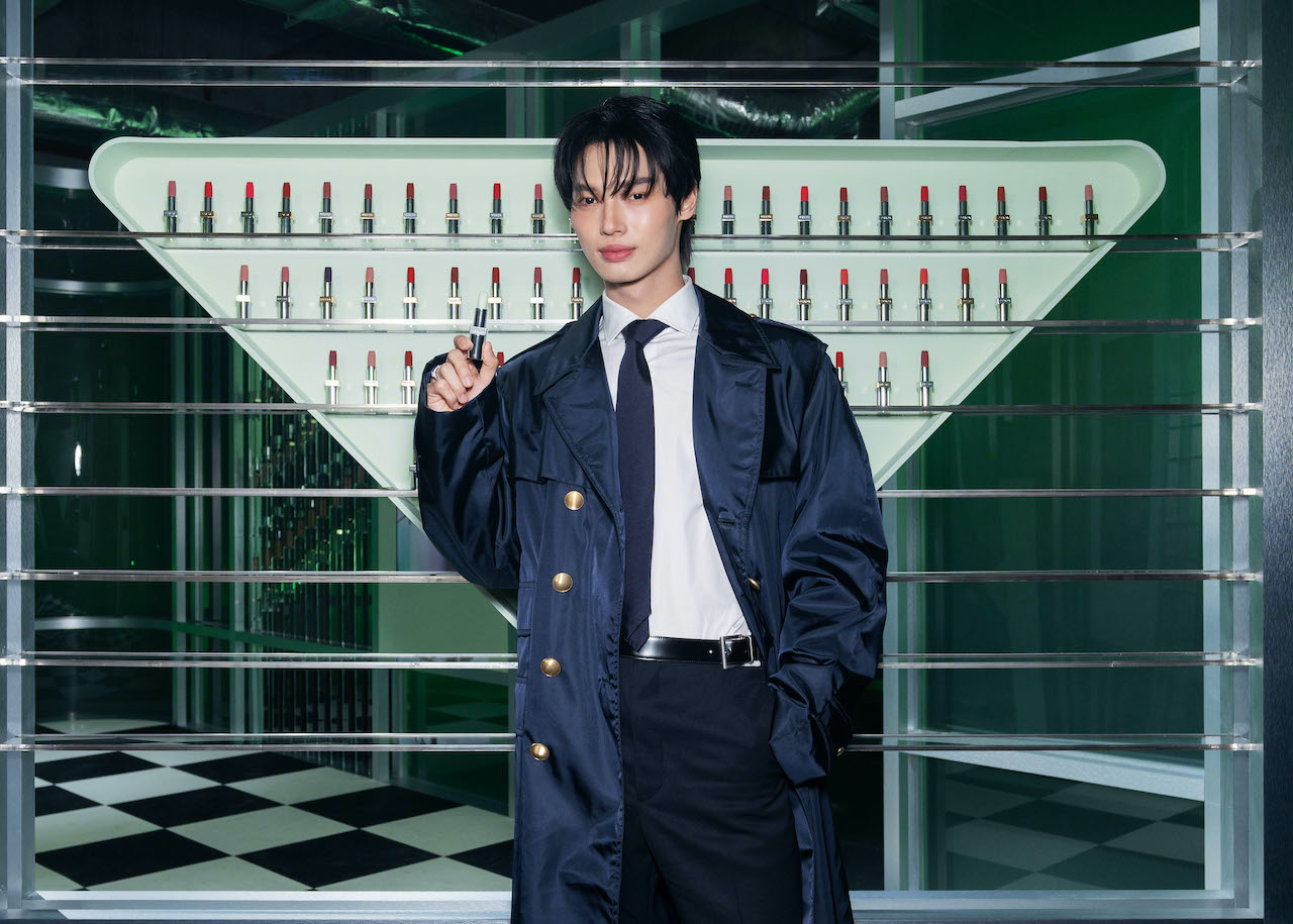 Prada mời nam diễn viên Metawin “Win” Opas-iamkajorn làm đại sứ cho dòng mỹ phẩm cao cấp của thương hiệu.