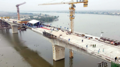 Closure joint of a bridge  linking Ninh Binh and Nam Dinh provinces completed