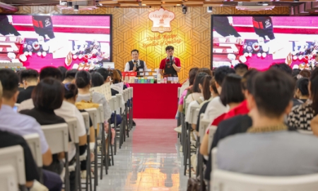 Những buổi workshop giúp các chủ quán được trực tiếp học và trải nghiệm sản phẩm. Ảnh: Nhất Hương