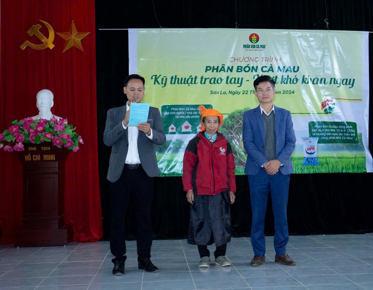 Bà Khuyên tại chương trình “Phân bón Cà Mau - Kỹ thuật trao tay - Vượt khó khăn ngay” được tổ chức tại Sơn La.