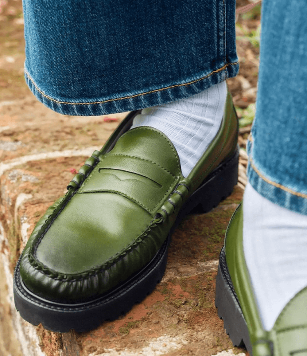 Đôi giày được làm từ Desserto Leather, loại vải giả da hữu cơ làm từ cây xương rồng.