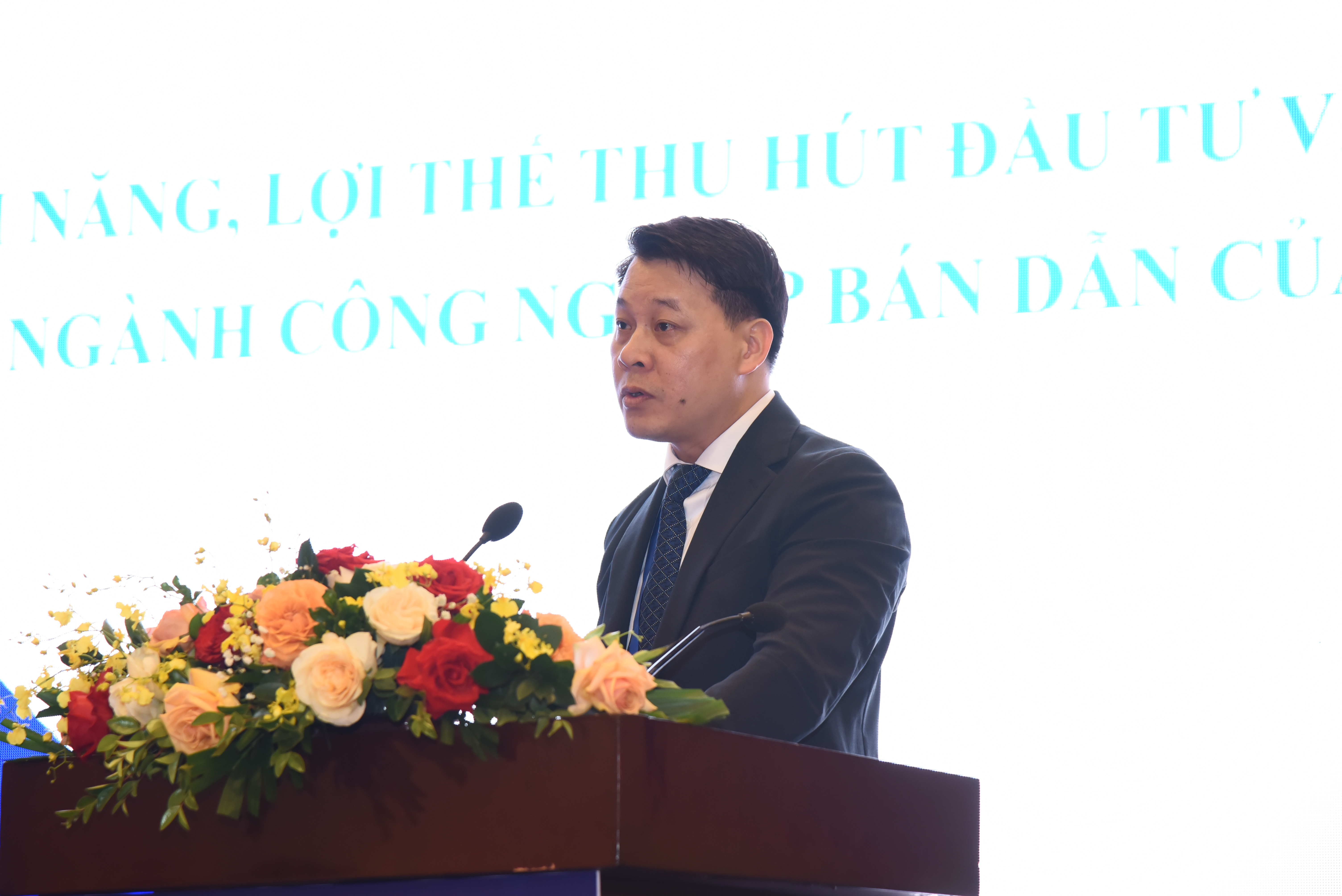 Ông Nguyễn Trần Quang, Phó Giám đốc Trung tâm Xúc tiến Đầu tư, Thương mại, Du lịch thành phố Hà Nội, phát biểu tại Hội thảo “Chiến lược Công nghiệp Bán dẫn: Động lực mới cho Việt Nam và Hà Nội”. 