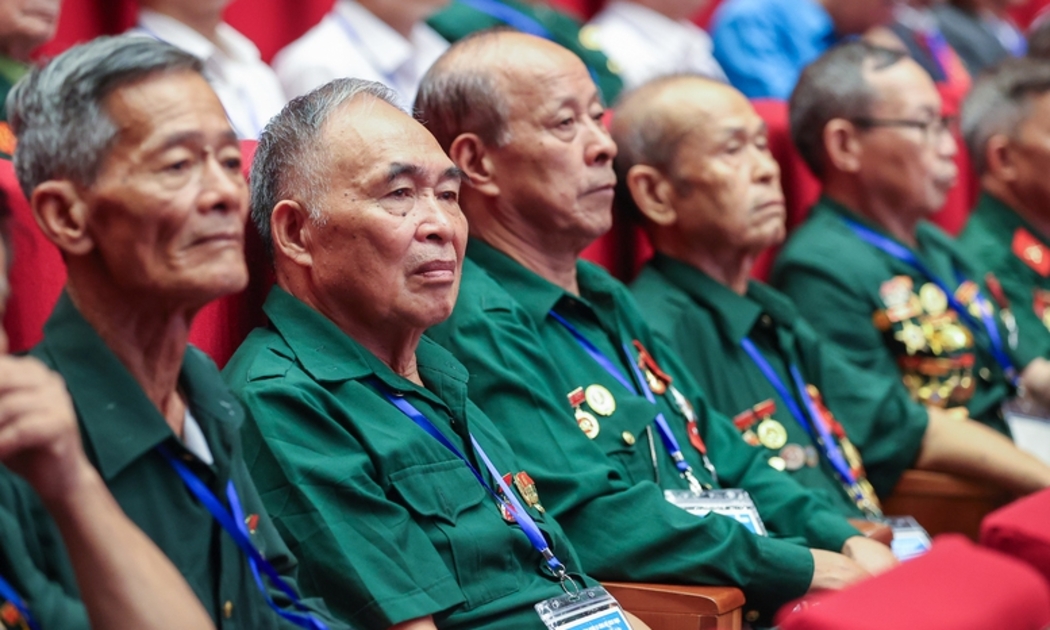 Chăm lo, thực hiện tốt chính sách cho người có công trong dịp Tết. Ảnh: Mạnh Dũng.