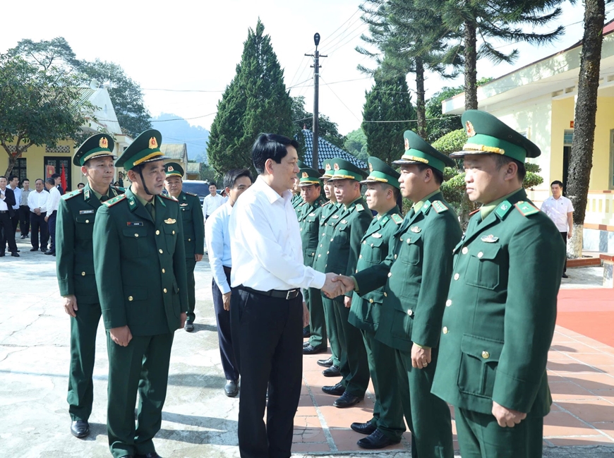 Chủ tịch nước Lương Cường thăm c&aacute;n bộ, chiến sĩ Đồn Bi&ecirc;n ph&ograve;ng B&aacute;t Mọt