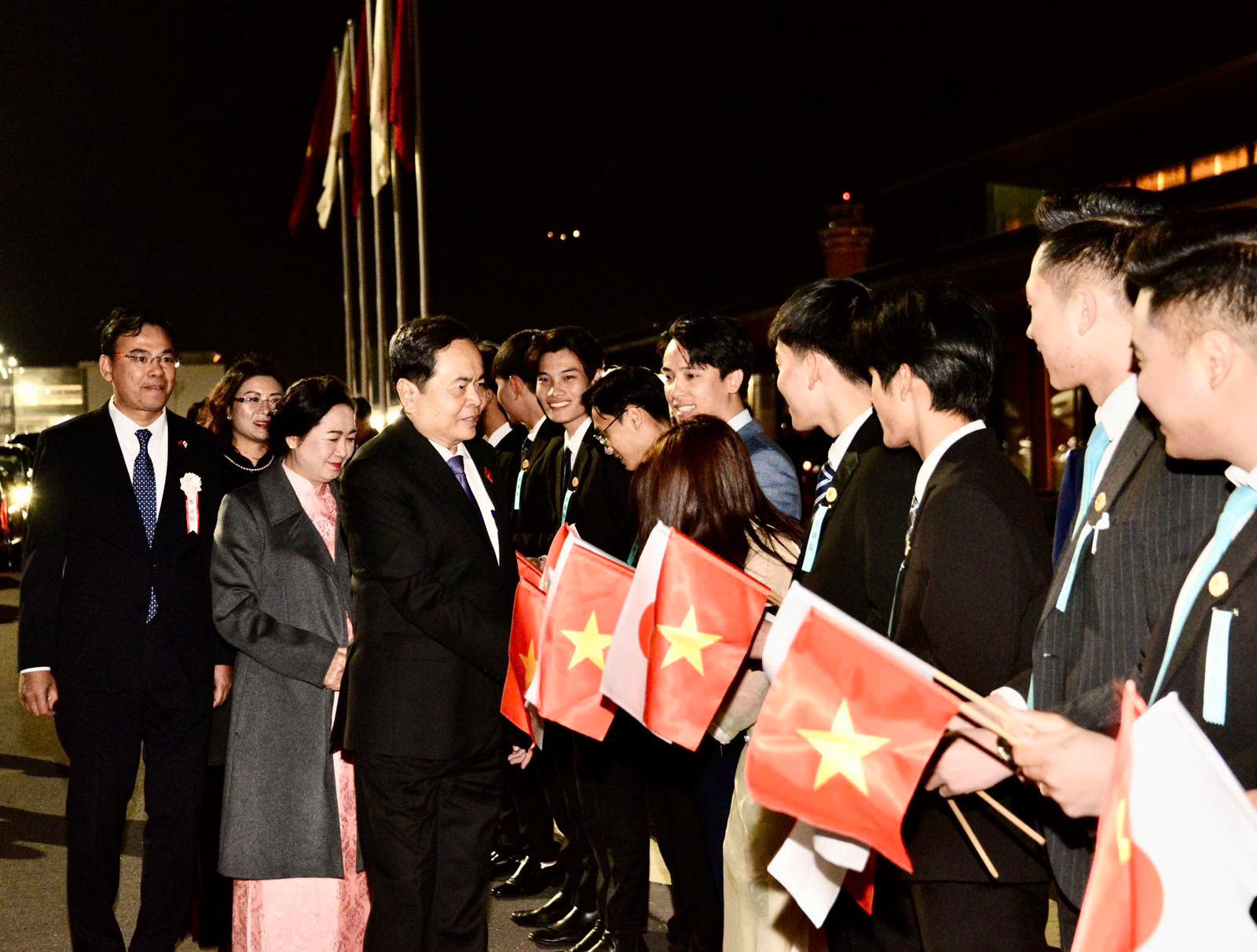 Lễ đ&oacute;n Chủ tịch Quốc hội Trần Thanh Mẫn v&agrave; Phu nh&acirc;n tại s&acirc;n bay&nbsp;Haneda,&nbsp;Thủ đ&ocirc; Tokyo, Nhật Bản - Ảnh: Quochoi.vn