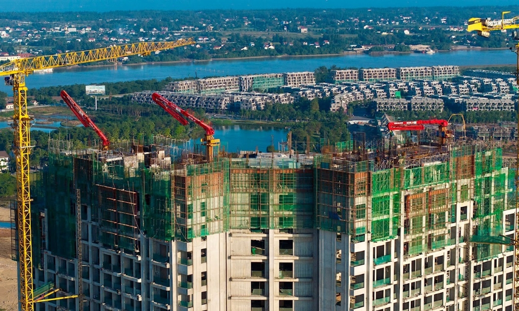 Central Park Residences thuộc khu đô thị Eco Central Park sẽ cất nóc ngay trong tháng 12/2024.
