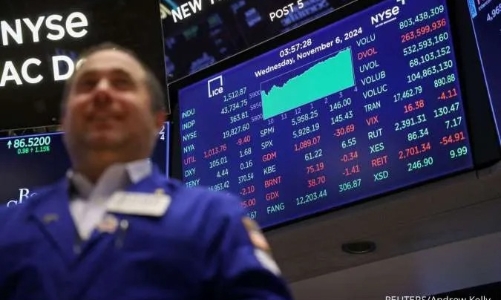 Nasdaq và S&P 500 tiếp tục lập kỷ lục, giá dầu tăng mạnh nhất 2 tuần