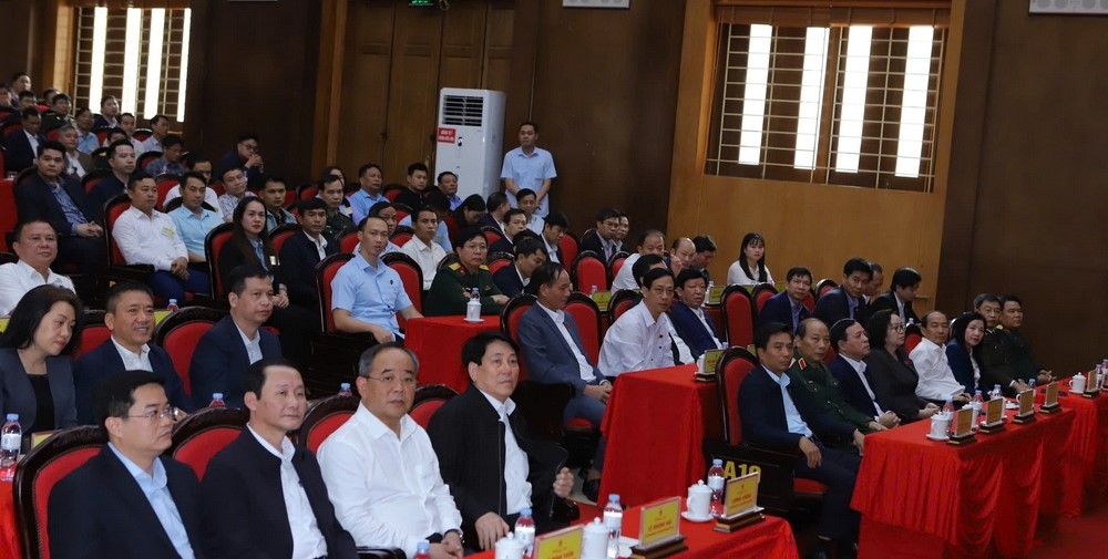 Chủ tịch nước Lương Cường v&agrave; c&aacute;c đại biểu dự buổi tiếp x&uacute;c.